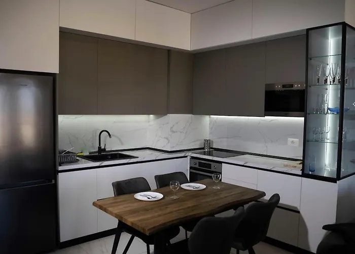 Hideaways , Breathtaking View & Free Parking Apartment *