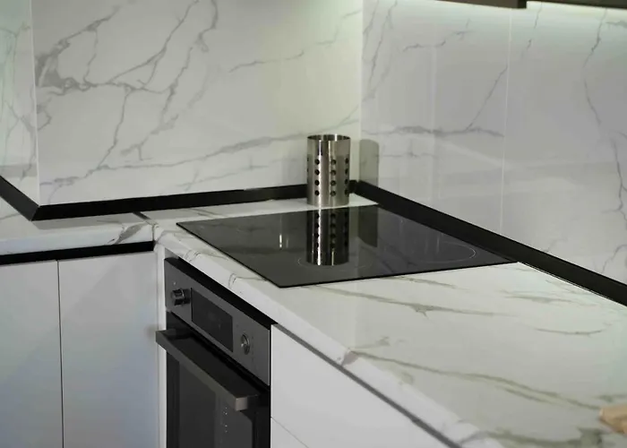 Hideaways , Breathtaking View & Free Parking Apartment